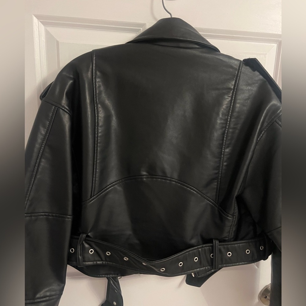 Zara Women's Sleek Black Leather Biker Jacket - Picture 2 of 4